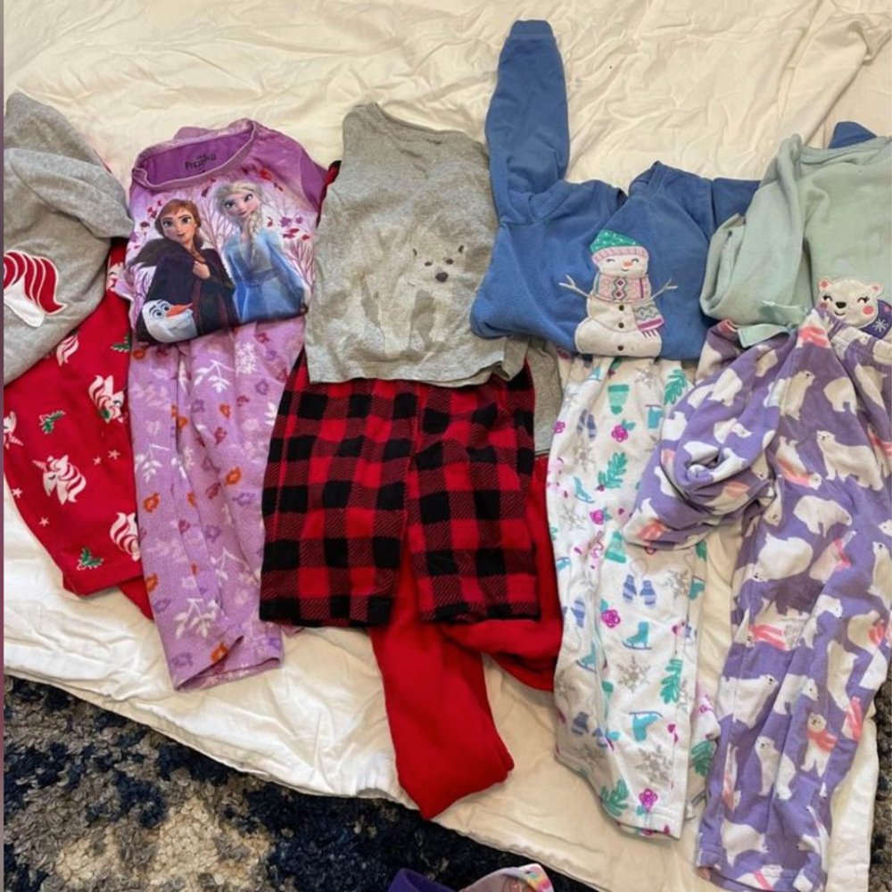 5 T fleece PJs (5 matching sets)